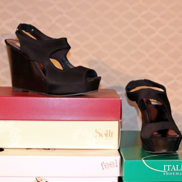Vera Wang Shoes - 🌸Spring FLASH🌺 Vera Wang Open Toe Wedges